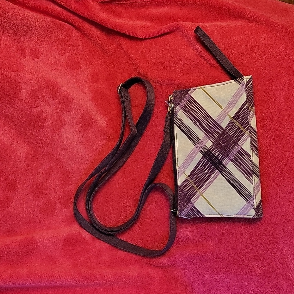 Gently Used Thirty-one Crossbody and Wristlet in One!